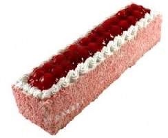 Özel Günler İçin 4-6 Kişilik Çilekli Baton Yaş Pasta